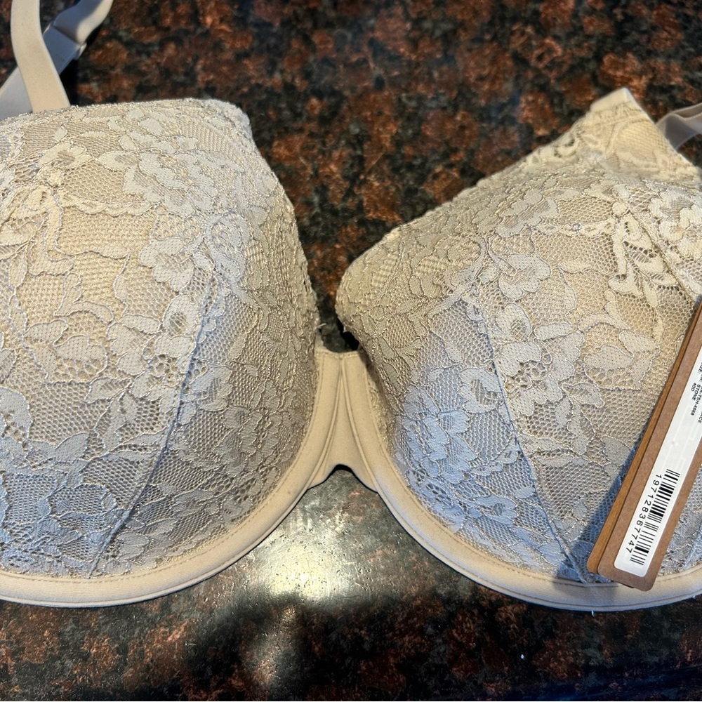 SKIMS T-Shirt Lace Underwire Bra in Cream